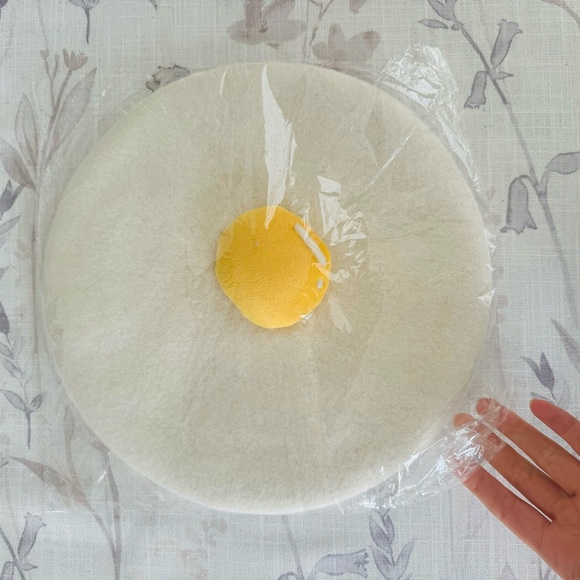 NWT Handmade Fried Egg Wool Winter Beret Hat 1 Size - Picture 6 of 8